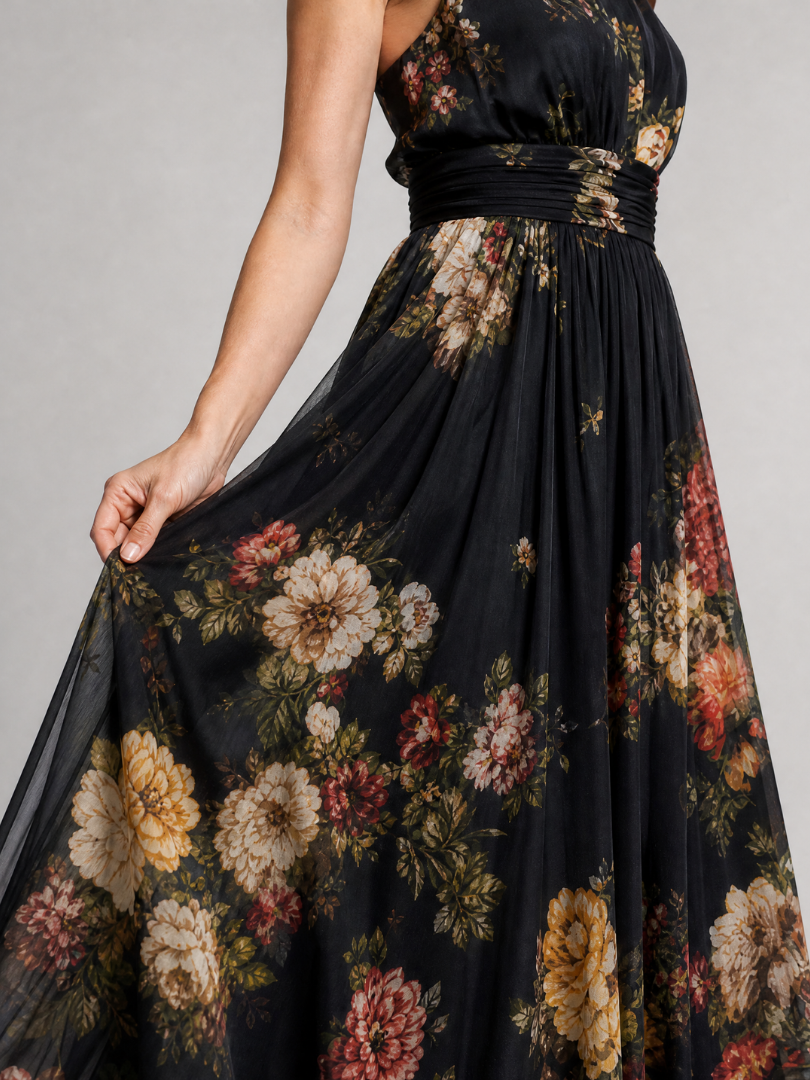 Ana Laura Vestido largo con rosas sobre negro
