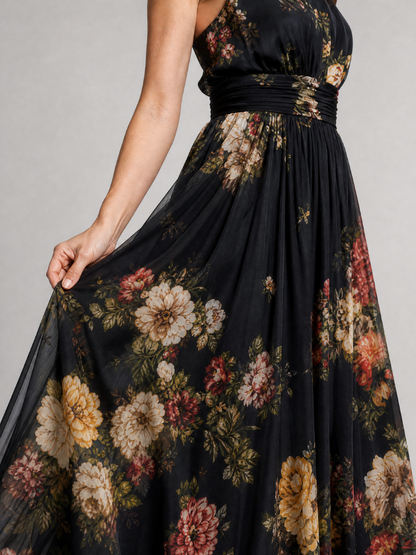 Ana Laura Vestido largo con rosas sobre negro