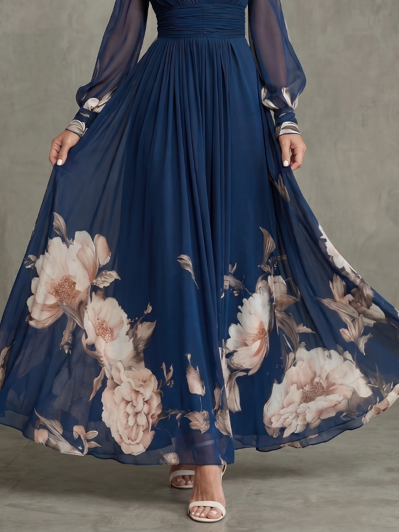 María Fernanda Vestido largo con flores en el ruedo en azul marino