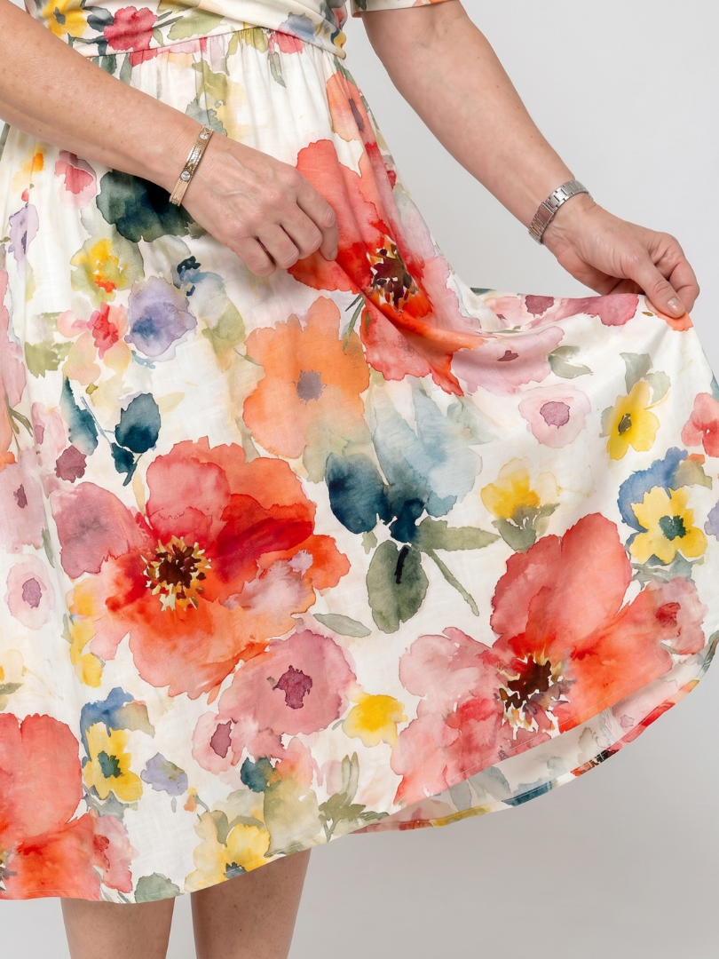 Lucero Vestido midi con flores en acuarela