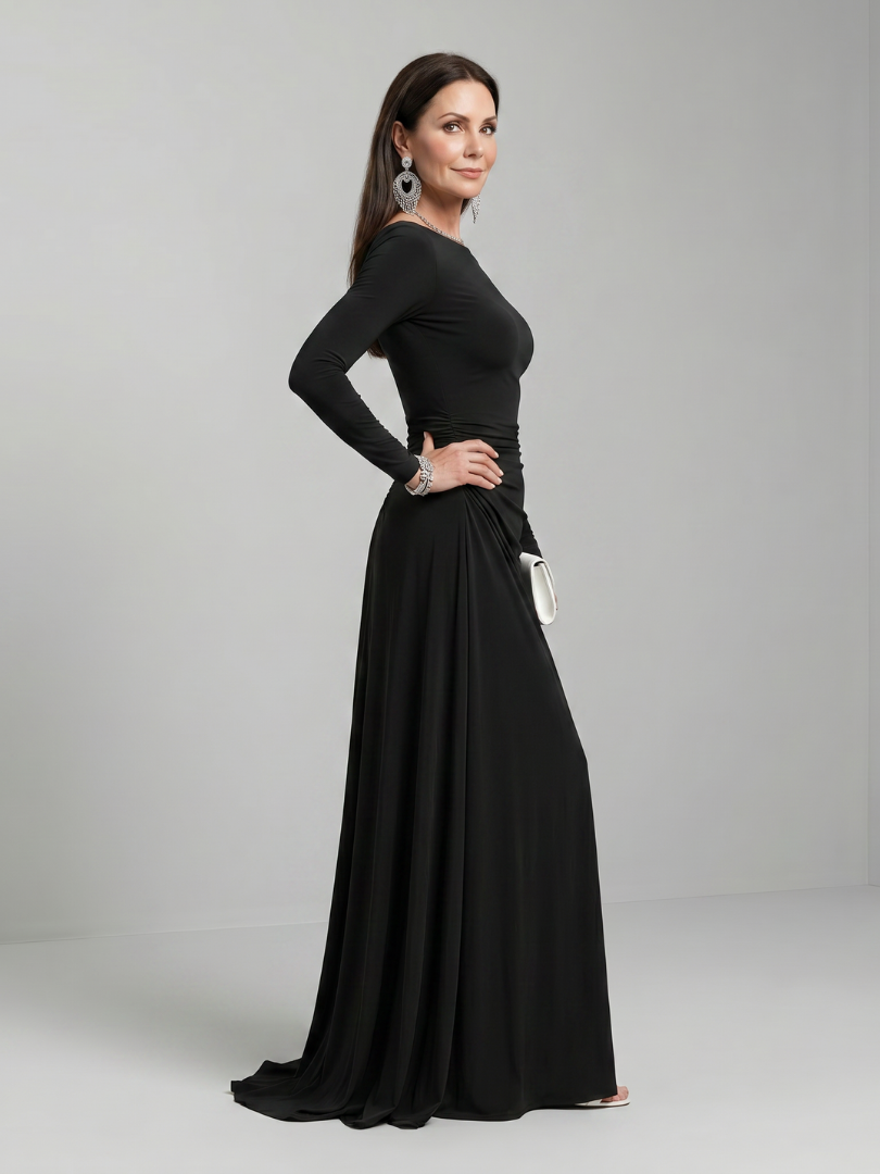 Natalia Vestido largo en negro con escote barco