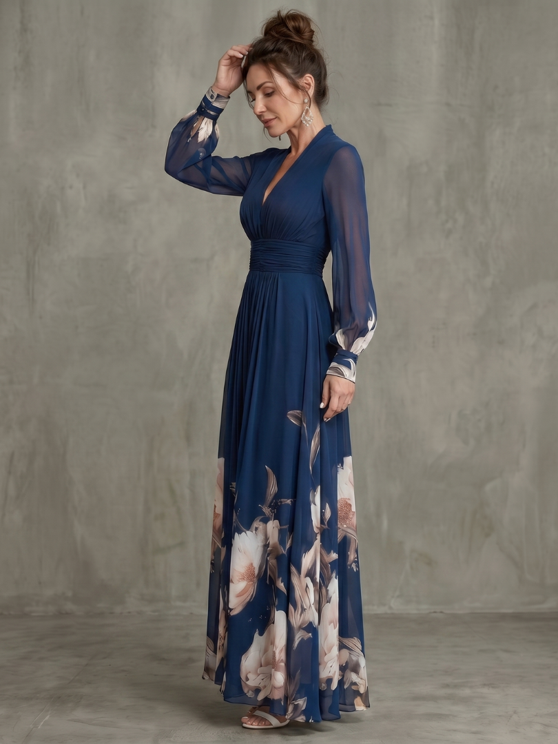 María Fernanda Vestido largo con flores en el ruedo en azul marino