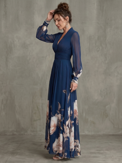 María Fernanda Vestido largo con flores en el ruedo en azul marino