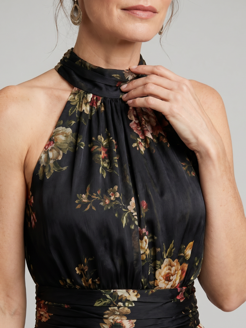 Ana Laura Vestido largo con rosas sobre negro