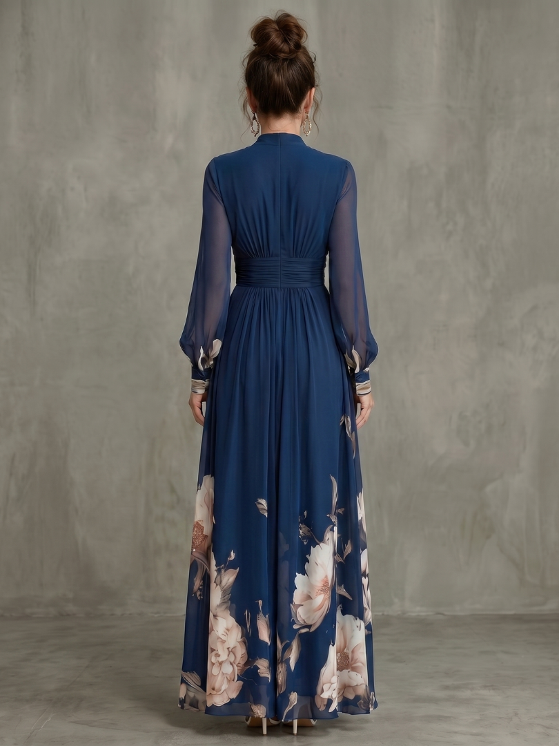 María Fernanda Vestido largo con flores en el ruedo en azul marino