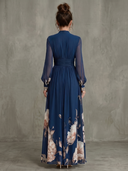 María Fernanda Vestido largo con flores en el ruedo en azul marino