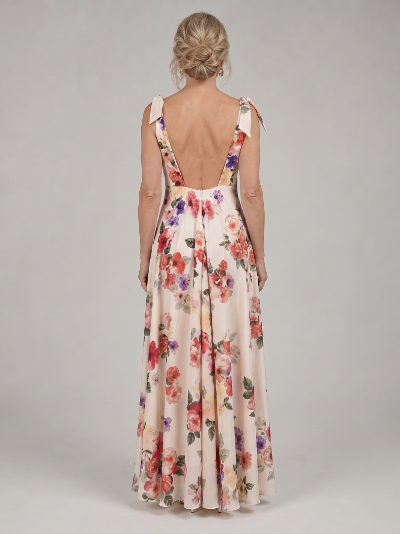 Mónica Vestido largo con rosas sobre crema