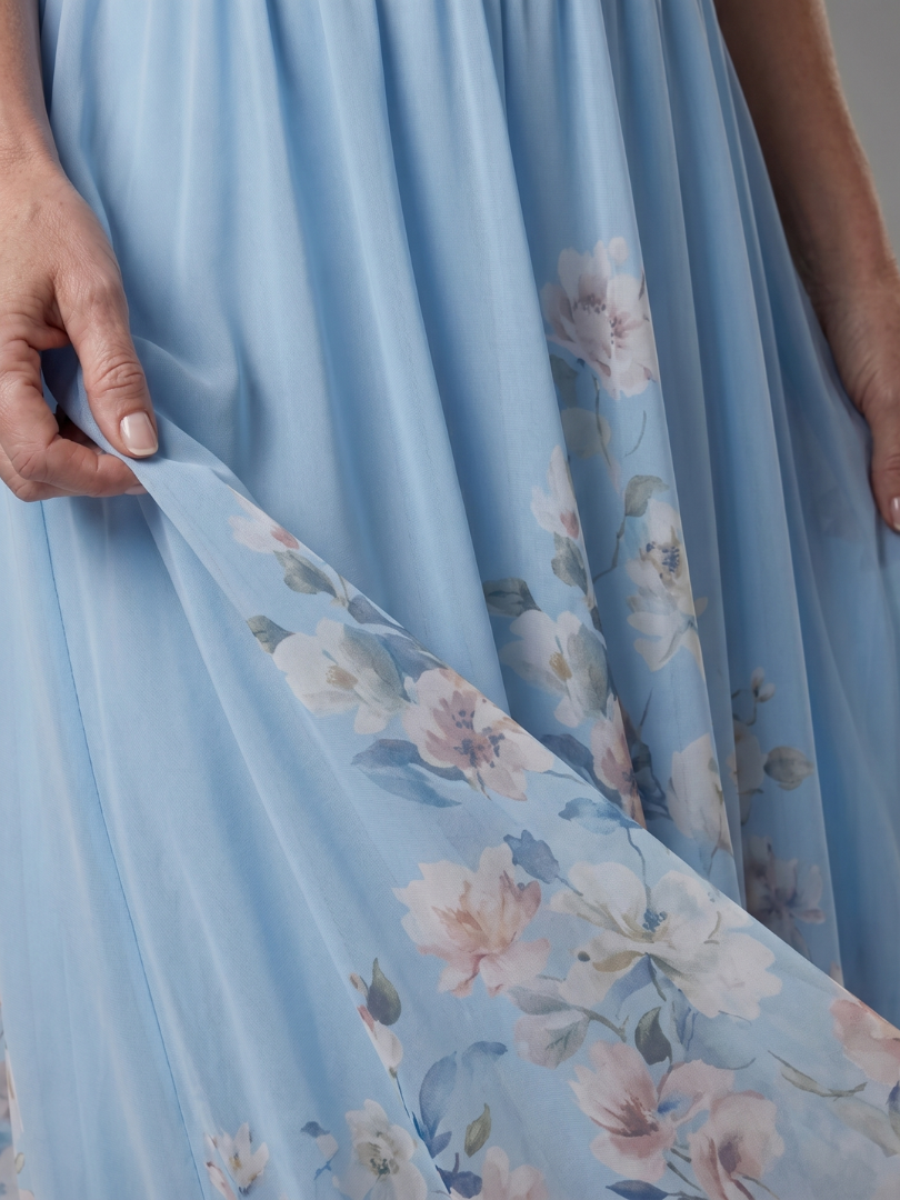 Ana Paula Vestido largo con flores en el ruedo en azul marino