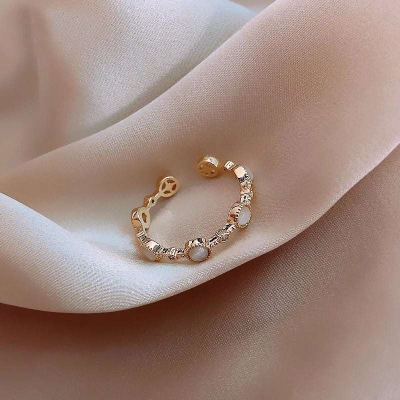 Anillo Redondo Ajustable Clásico en Oro y Cristal