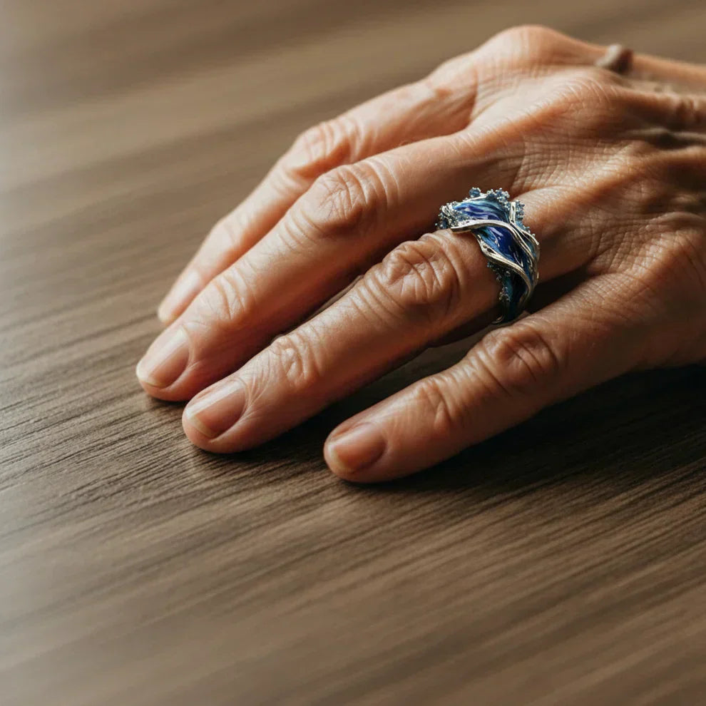 Anillo Vintage Dorado con Onda Oceánica