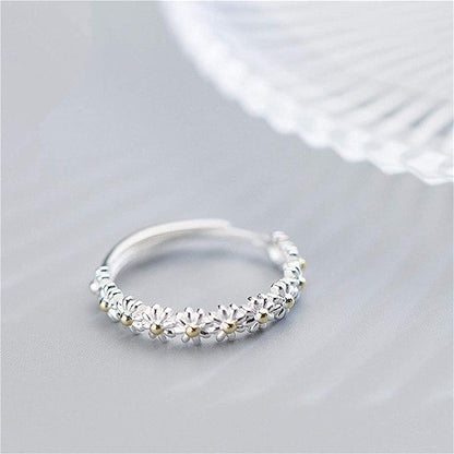 Anillo ajustable de plata y esmalte hecho a mano con margaritas