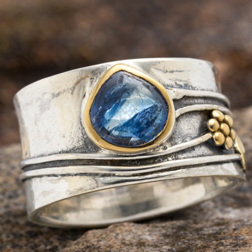 Anillo de meditación en Bohemia con piedra preciosa