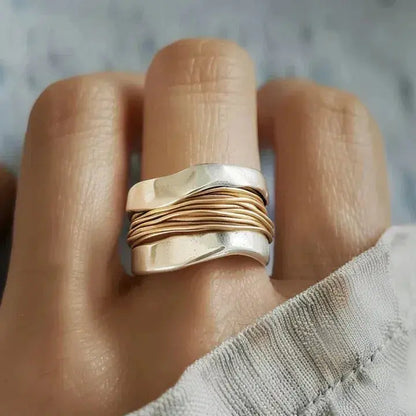 Anillo de plata con hilos de oro
