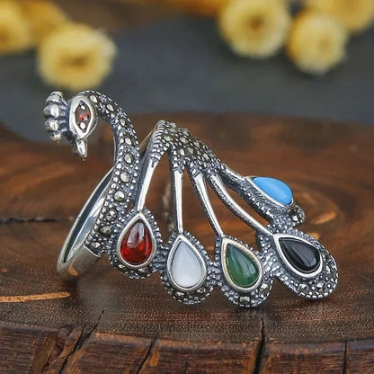 Anillo étnico de plata con piedras preciosas