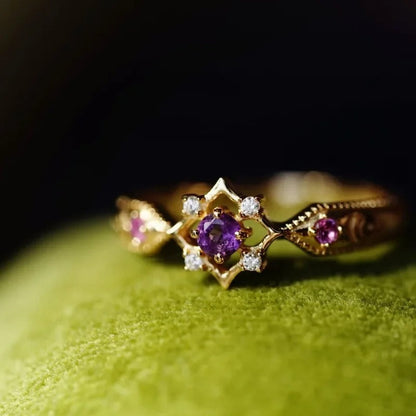 Anillo geométrico retro ajustable en oro con cristales de amatista violeta