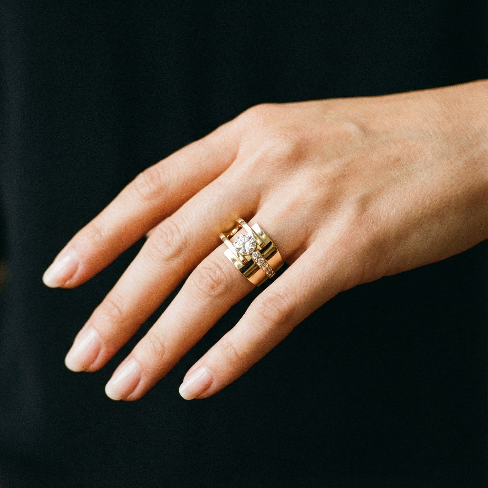 Anillo irregular Retro-Oro con zirconia