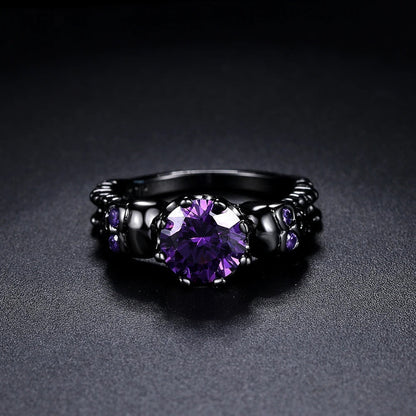 Anillo redondo retro negro con piedra preciosa violeta y diseño complejo