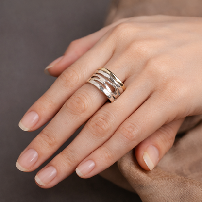 Anillo retro « Hueco » en oro y plata