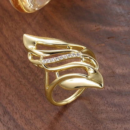 Anillo vintage de oro con hoja retorcida