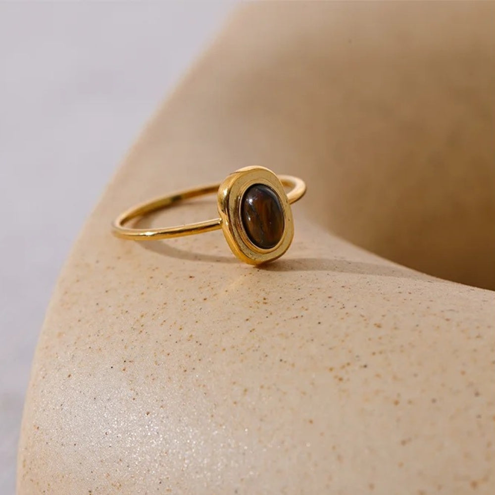 Anillo vintage de oro con piedra preciosa café