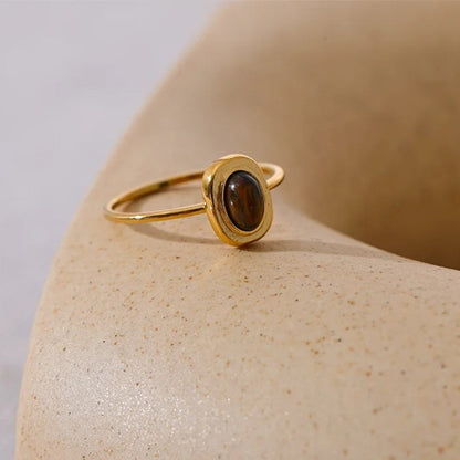 Anillo vintage de oro con piedra preciosa café