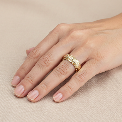 Anillo vintage dorado con flor
