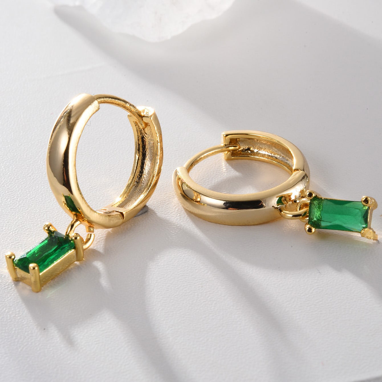 Aretes Elegantes Louisa con Esmeralda