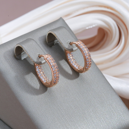 Aretes Elegantes y Brillantes de Oro y Zirconia