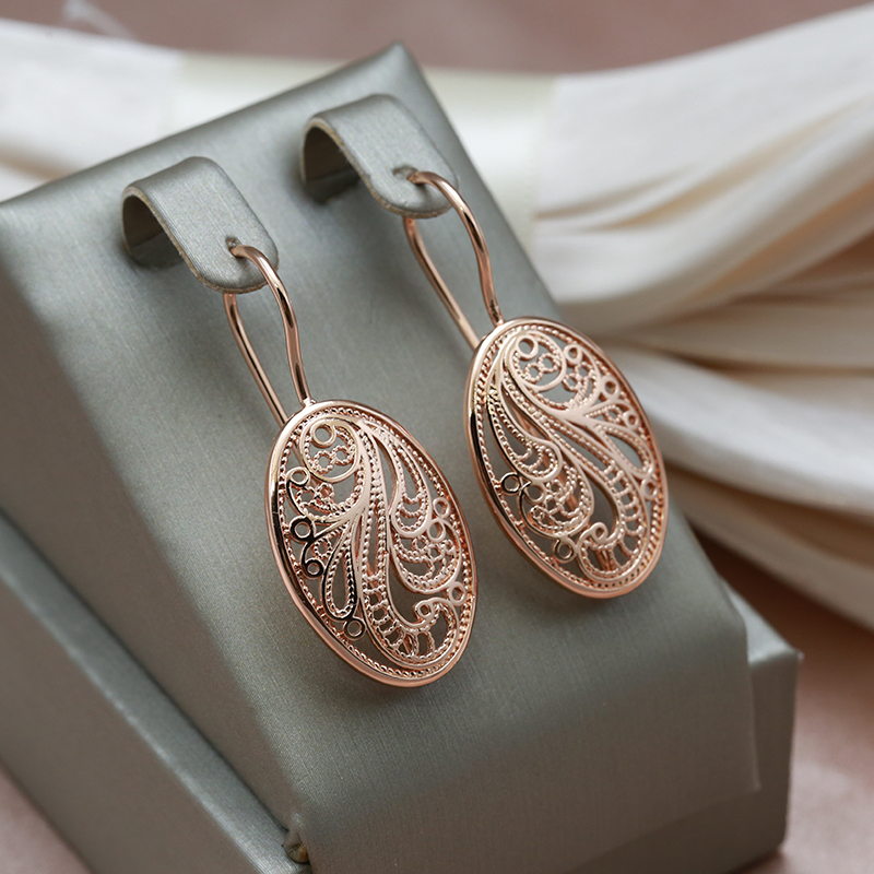 Aretes Elegantes y Brillantes de Oro