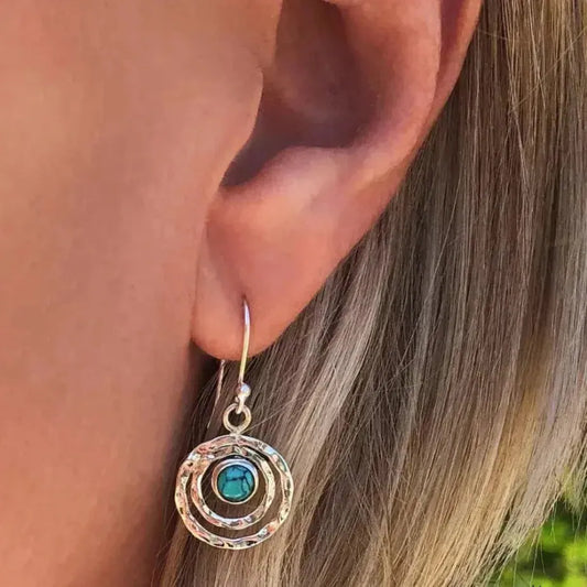 Aretes bohemios "Saturno" con turquesa en plata y oro