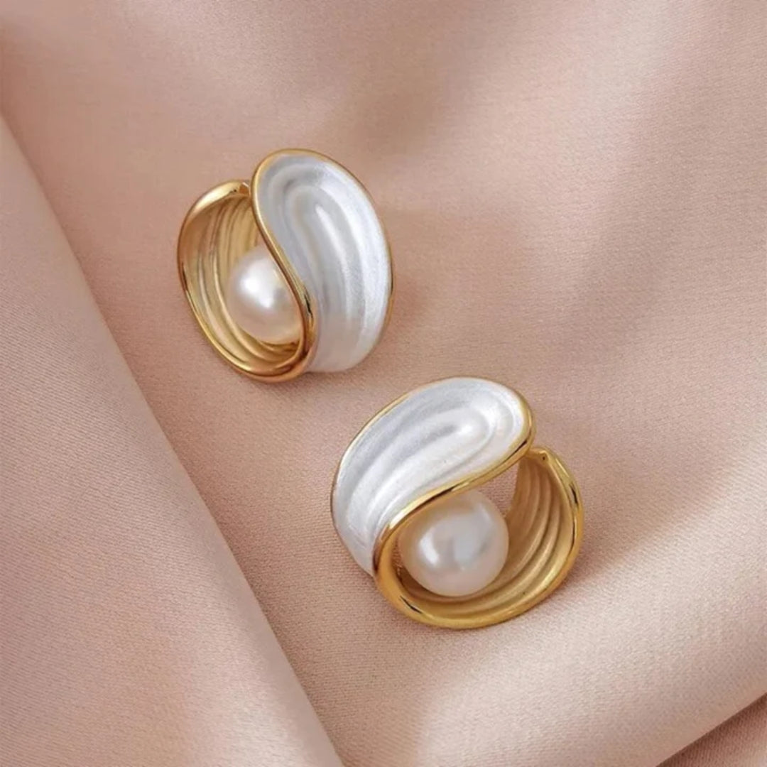 Aretes colgantes de lujo en ópalo blanco y perlas de oro
