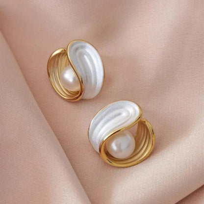 Aretes colgantes de lujo en ópalo blanco y perlas de oro