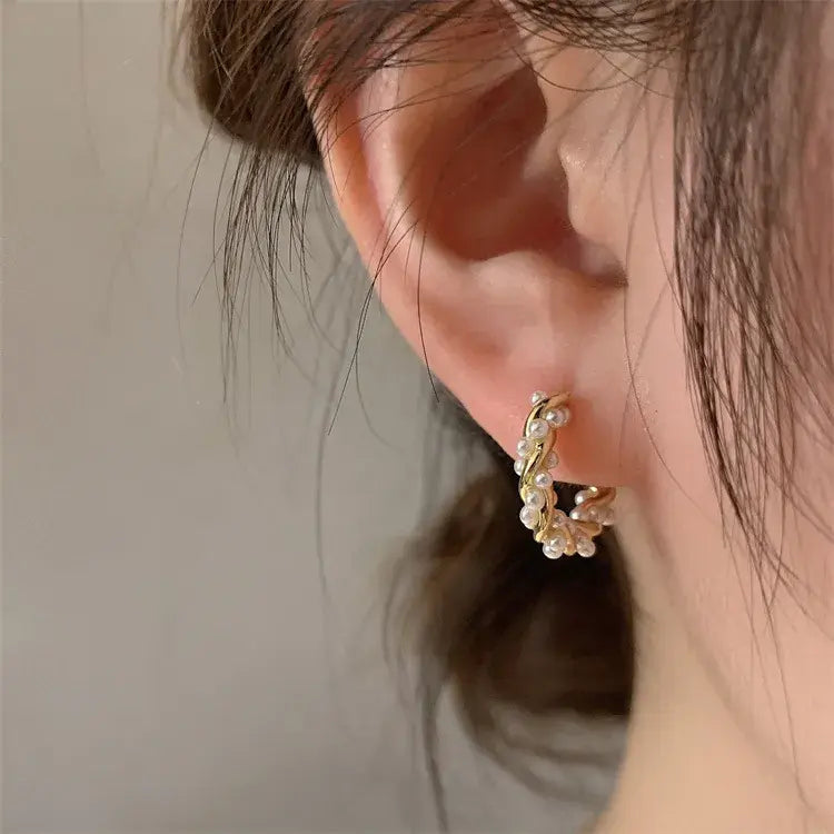 Aretes colgantes de perla redonda