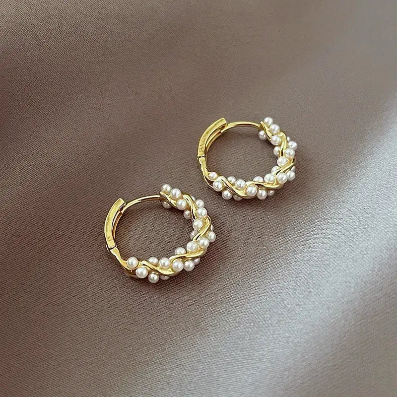 Aretes colgantes de perla redonda