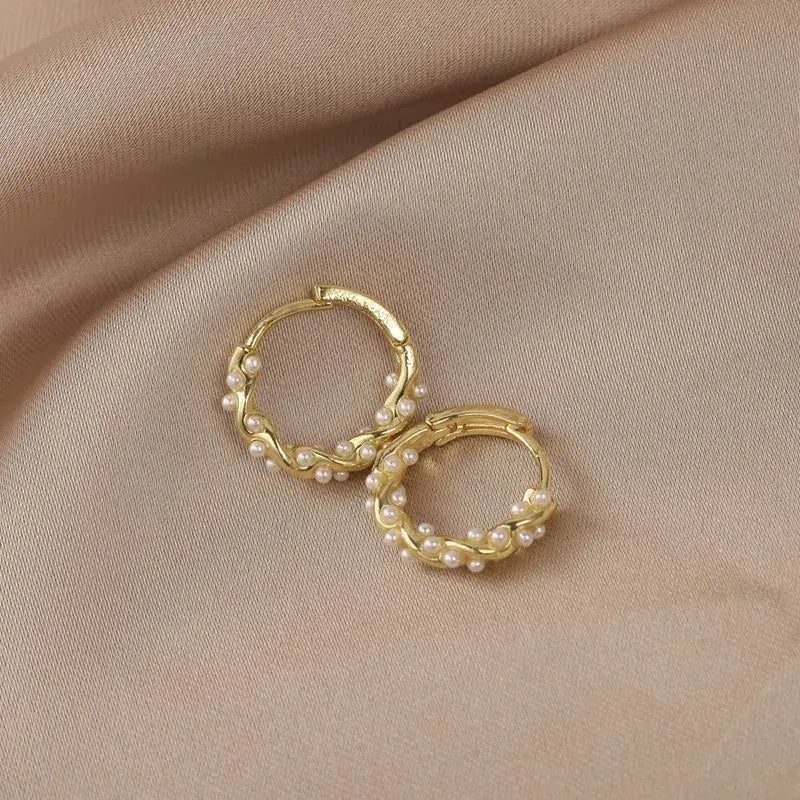Aretes colgantes de perla redonda