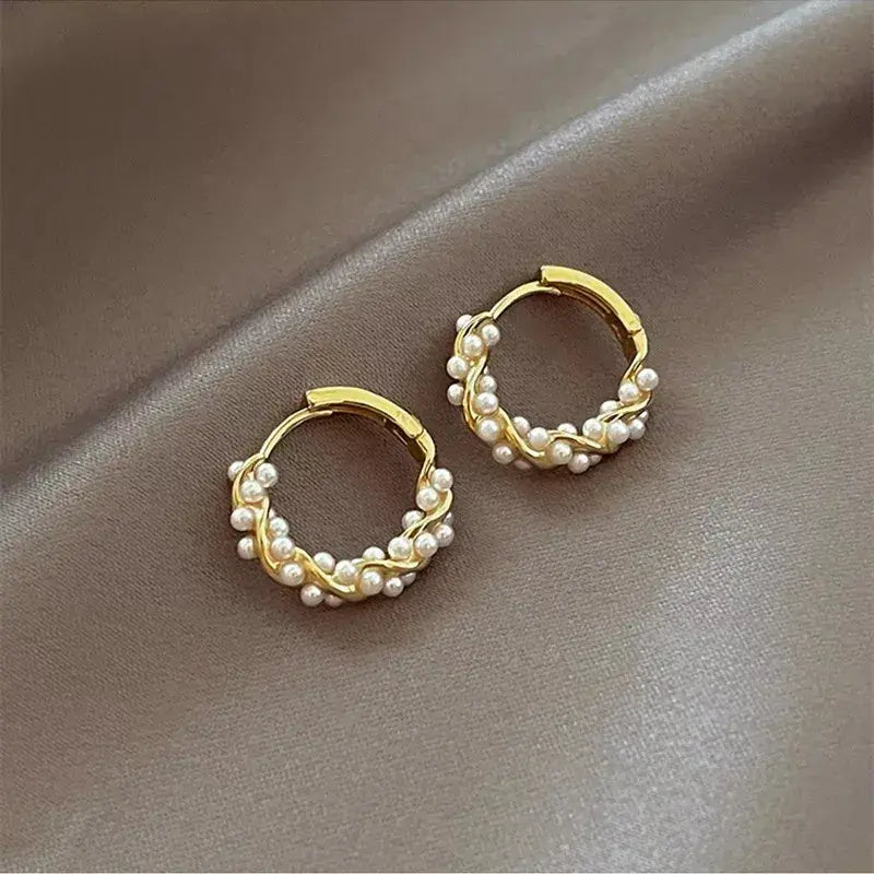 Aretes colgantes de perla redonda