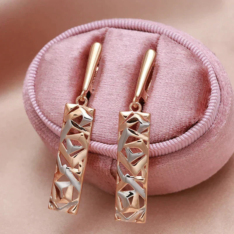 Aretes colgantes rectangulares de oro