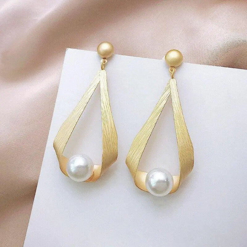 Aretes con cristales y perlas redondas