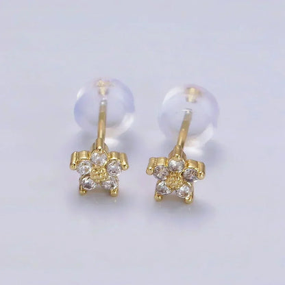 Aretes con diseño floral delicado