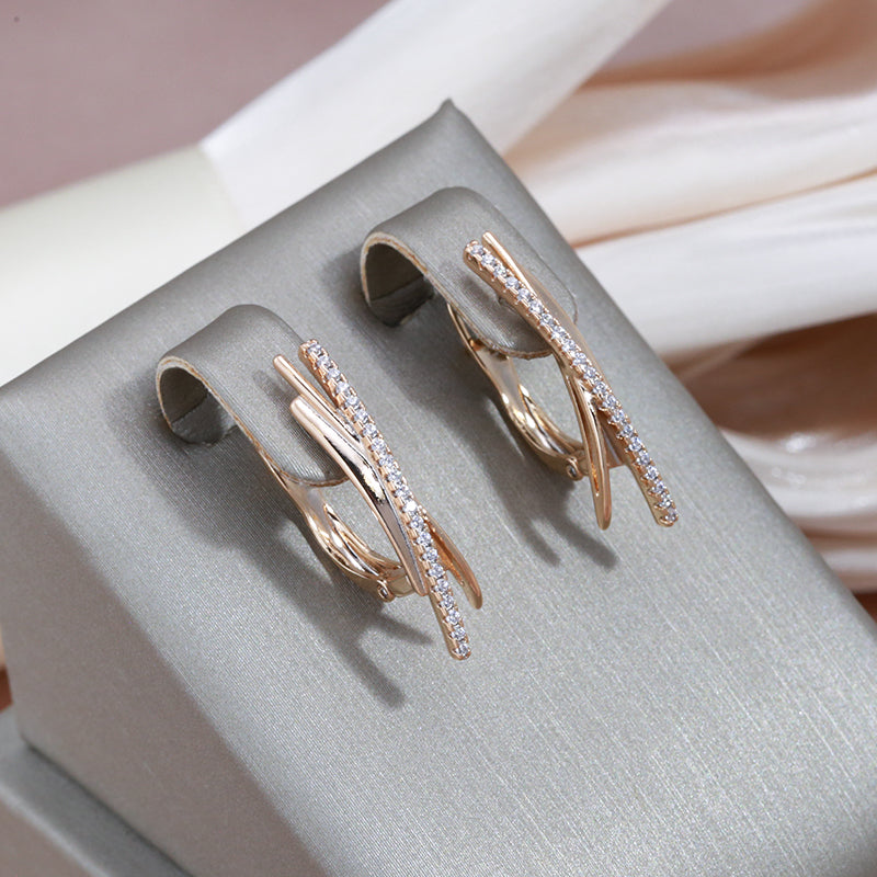 Aretes cruzados elegantes en color oro
