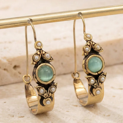 Aretes de estilo etno-retro con colgante