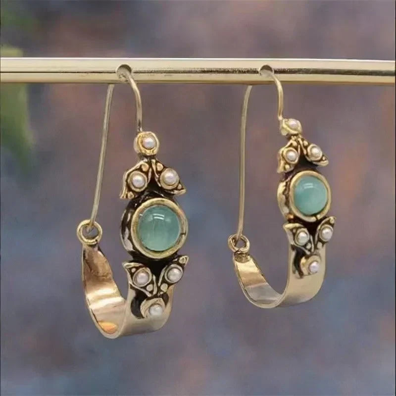 Aretes de estilo etno-retro con colgante