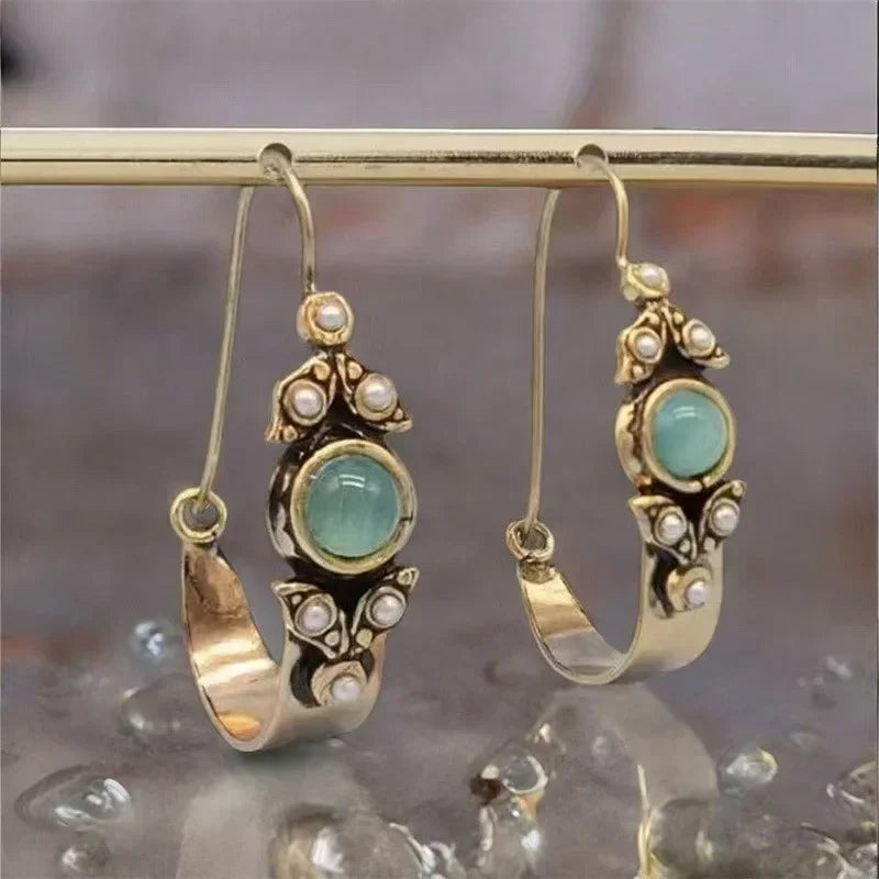 Aretes de estilo etno-retro con colgante