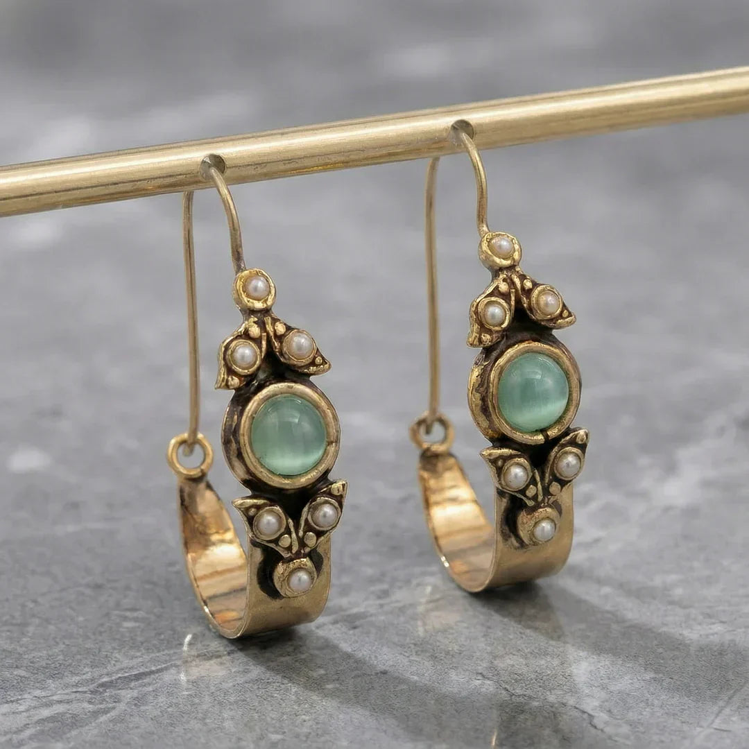 Aretes de estilo etno-retro con colgante