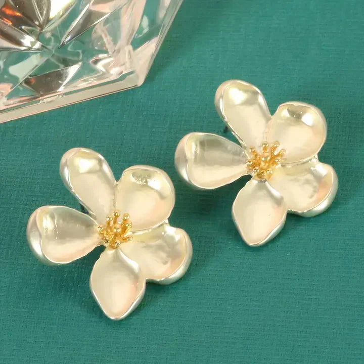 Aretes de flores doradas