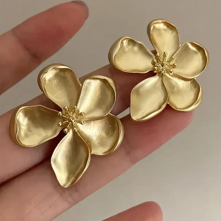 Aretes de flores doradas