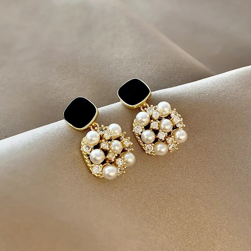 Aretes de ópalo negro y perlas de oro