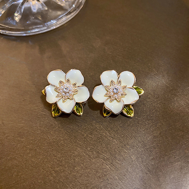 Aretes de oro blanco con zirconia