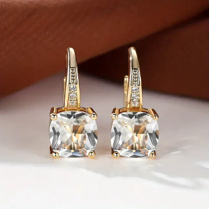 Aretes de oro con piedras misteriosas