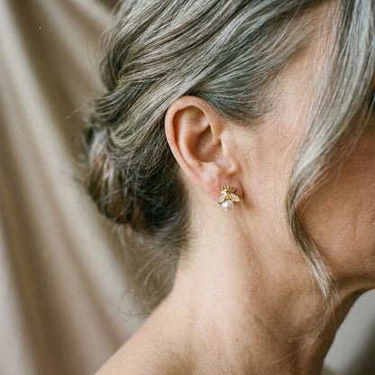 Aretes de perlas y zirconias doradas